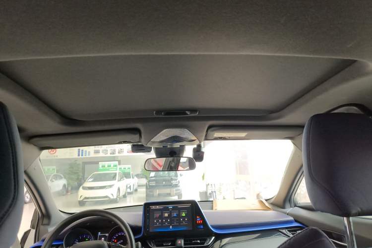 Used Toyota C-HR 2018 2.0L Leading with Sunroof China VI Standard