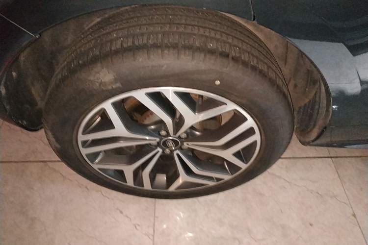 Used Land Rover Range Evoque 2021 Range Rover Velar L 249PS R-Dynamic First Edition Right Rear Wheel Hub