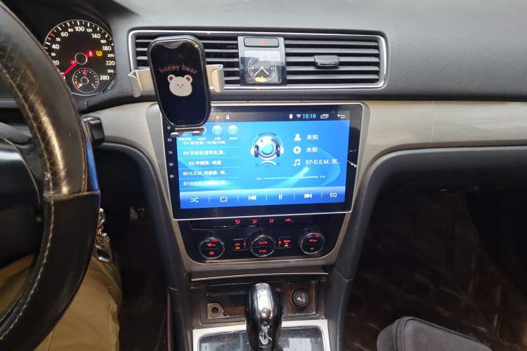 Used Volkswagen Passat 2011 1.8 TSI DSG Prestige Edition Audio And AC Panel