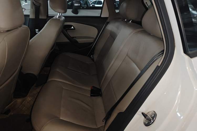 Used Volkswagen Polo 2013 1.6L Manual Comfort Edition
