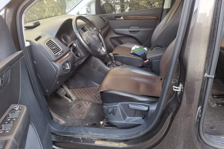 Used Volkswagen Sharan 2014 2.0 TSI Comfort Model
