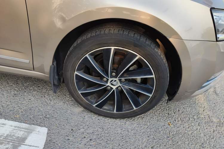 Used Skoda Octavia 2018 TSI280 DSG Flagship Edition Right Front Wheel Hub