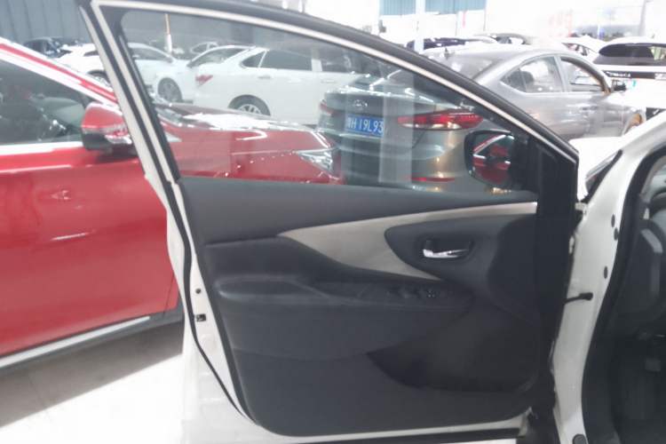 Used Nissan Murano 2021 2.5L XE Two-Wheel Drive Elite Edition Interior 7