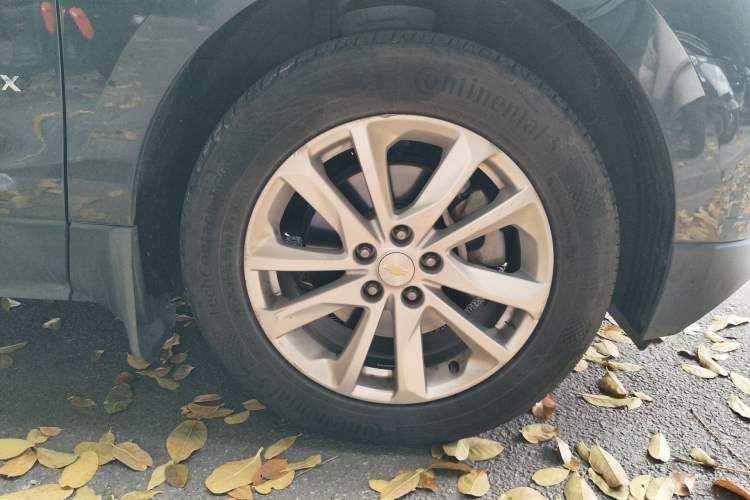 Used Chevrolet Equinox 2017 550T Automatic All-Wheel-Drive Top-Tier Version Right Front Wheel Hub