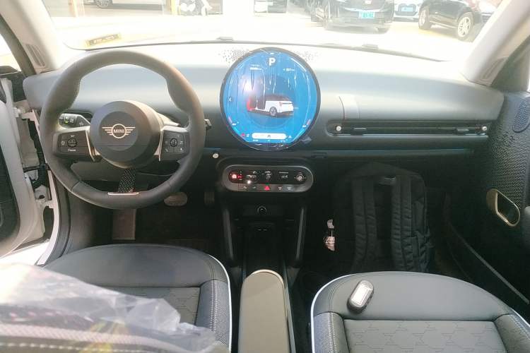 Used MINI Electric MINI COOPER 2025 Model Facelift 466km COOPER E Classic Style
