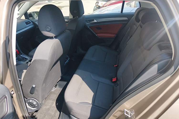 Used Volkswagen Golf 2017 1.6L Automatic Comfort Million-Vehicle Anniversary Edition