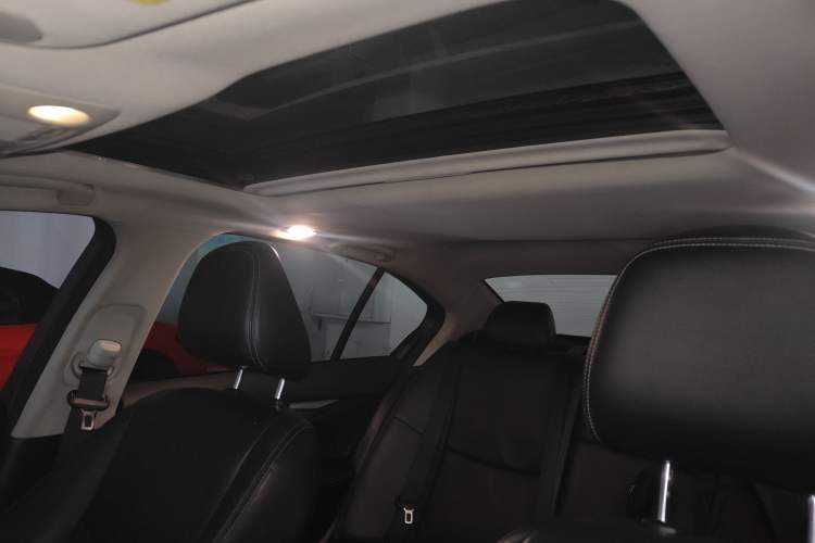 Used Infiniti Q50L 2016 2.0T Enjoyment Edition Headliner