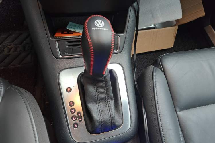 Used Volkswagen Tiguan 2015 1.8TSI Automatic Two-Wheel Drive Comfort Edition Gear Lever