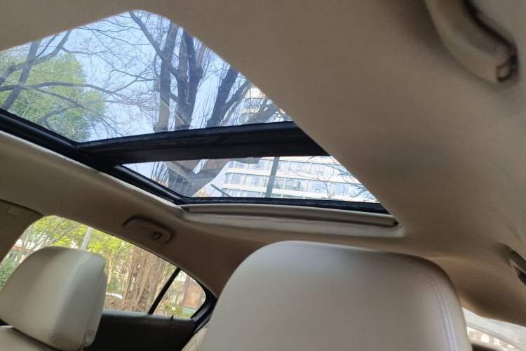 Used Buick LaCrosse 2011 2.4L SIDI Luxury Edition Headliner