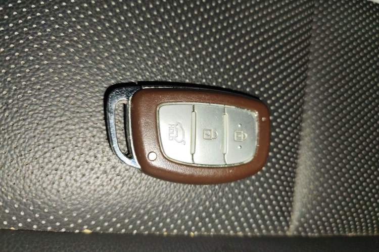 Used Hyundai ix25 2015 1.6L Automatic Two-Wheel-Drive Deluxe DLX Model