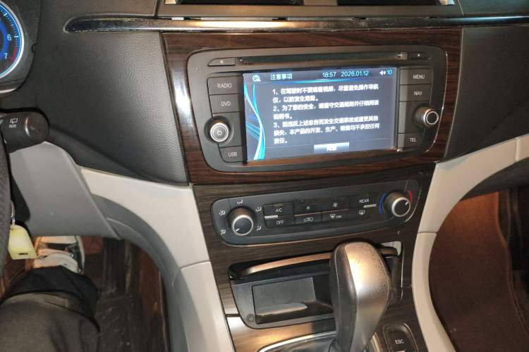 Used Huasong 7 2017 2.0T Automatic Standard Edition Audio And AC Panel