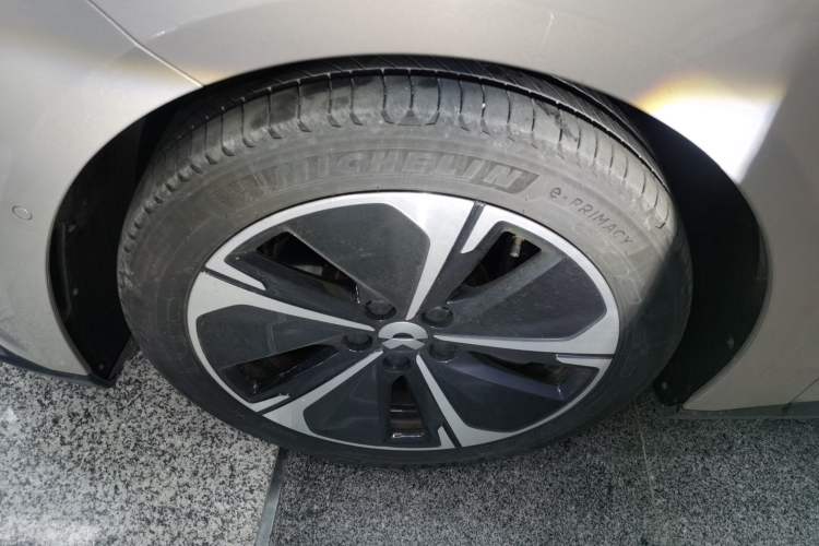 Used Nio ET5T 2023 75 kWh Touring Left Front Wheel Hub