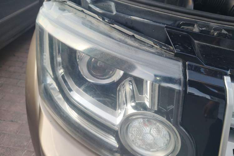 Used Land Rover Discovery 2013 3.0 SDV6 HSE Diesel Edition Right Front Headlight