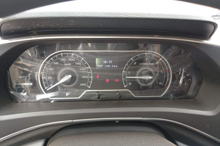 Used SAIC MAXUS Xintu V80 2025 Value Edition Aoyuntong 2.0T Manual Short Wheelbase Mid-Height 127 Ps 7/9 Seats