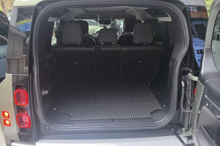 Used Land Rover Defender 2020 110 P400 HSE Trunk