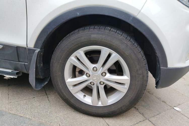 Used HYOSOW S3 2016 1.5L Manual Comfort Version China IV Emission Standard Right Front Wheel Hub