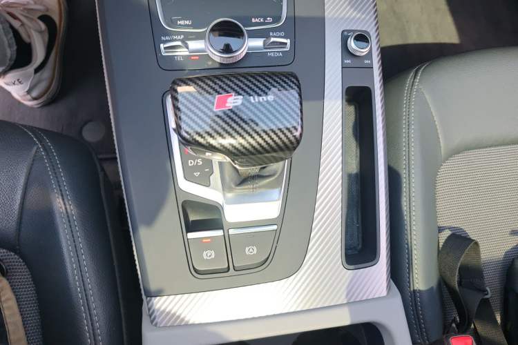 Used Audi Q5L 2018 45 TFSI Prestige Fashion Edition China V Emission Standard Gear Lever