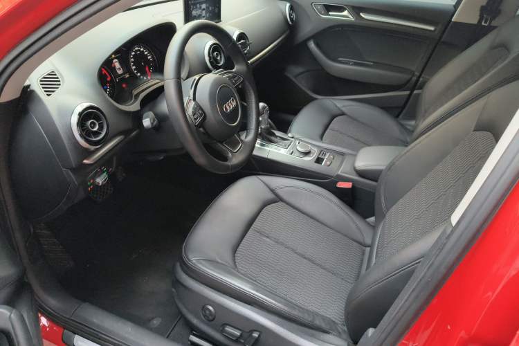 Used Audi A3 2014 Limousine 40 TFSI S line Comfort Model