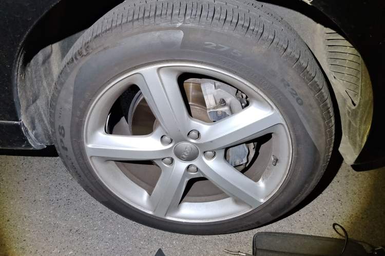 Used Audi Q7 2014 40 TFSI Sport Edition Right Front Wheel Hub