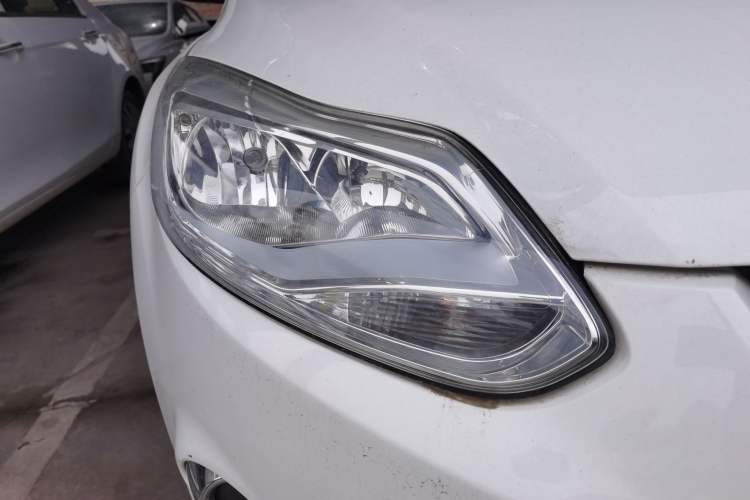 Used Ford Focus 2012 Sedan 1.6L Automatic Fashion Edition