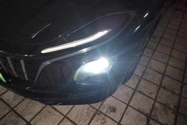 Used Hongqi E-QM5 2022 431 km Charge & Enjoy Edition Left Front Headlight