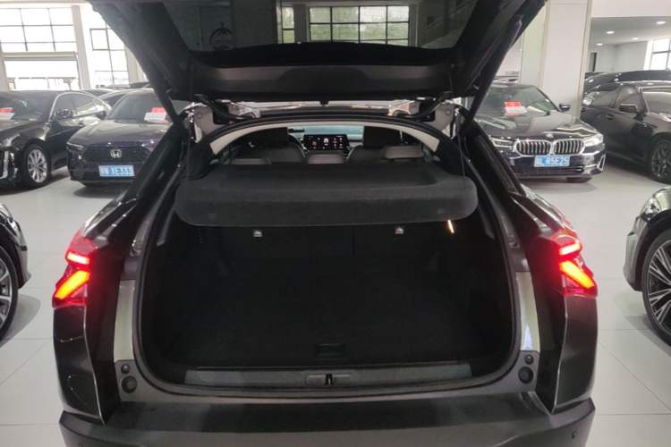 Used Citroen C5 X 2021 1.6T Impressive Edition Trunk