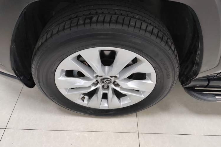 Used Toyota Wildlander 2022 Updated Version 2.0L CVT Two-Wheel Drive Leading Edition Left Front Wheel Hub