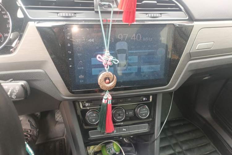 Used Volkswagen Touran 2016 Volkswagen Touran L 280TSI DSG Comfort Edition Audio And AC Panel