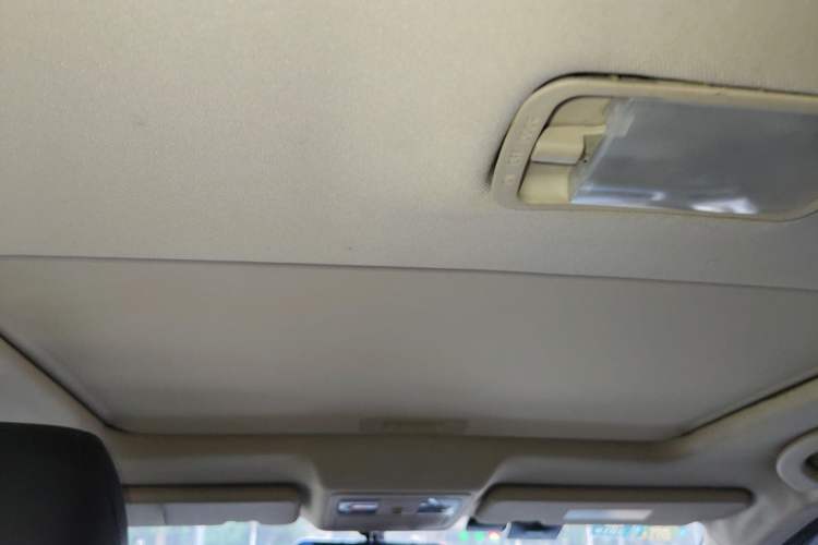 Used Dongfeng Aeolus AX7 2015 2.0L Automatic Zhiyi Trim
