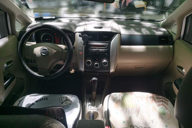 Used Venucia D50 2013 1.6L Automatic Fashion Edition Center Console