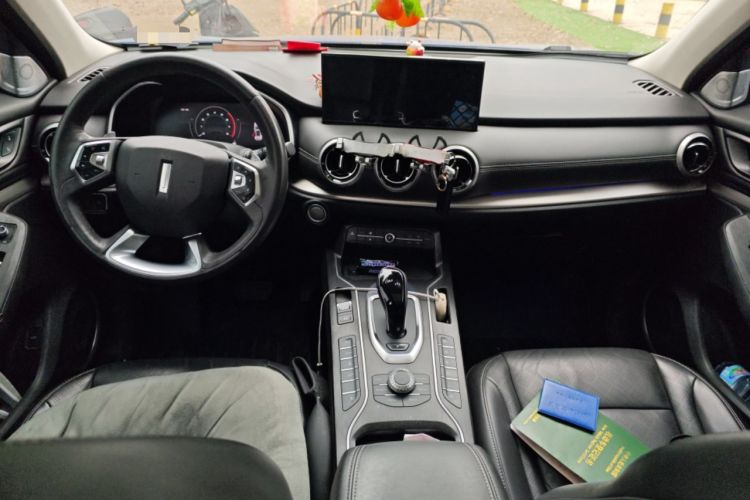 Used Wey VV6 2021 2.0T Two-Wheel Drive Smart Plus Center Console