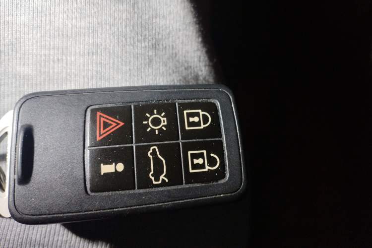 Used Volvo V60 2013 T5 Comfort Edition Vehicle Key