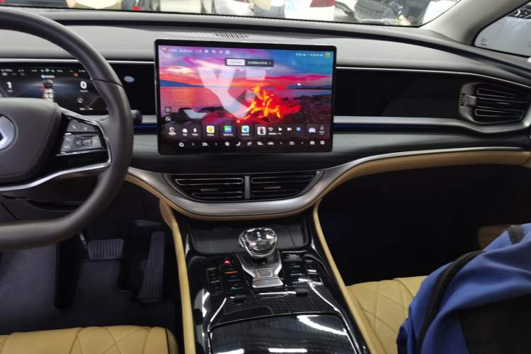 Used Denza D9 2024 DM-i 980 Four-Wheel Drive Flagship Model