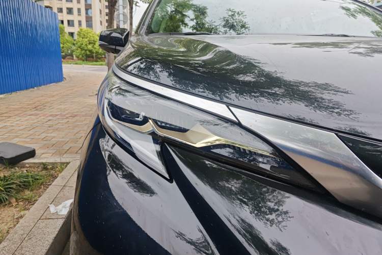 Used Toyota Granvia 2022 2.5L Hybrid Premium Edition
