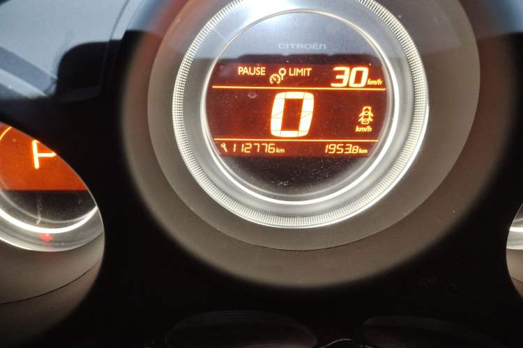 Used Citroen C4L 2015 1.8L Automatic Luxury Edition Odometer Close Up