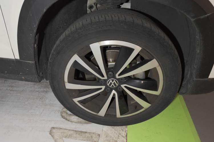 Used Volkswagen Tharu 2021 280TSI Two-Wheel-Drive Luxury Plus Edition Right Front Wheel Hub