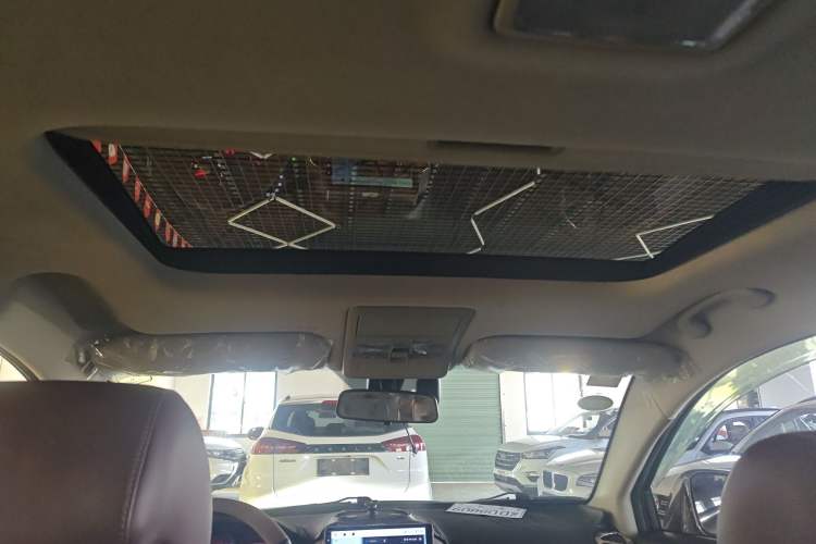 Used Chevrolet Captiva 2015 2.4L 4x4 Flagship Edition 7-Seater