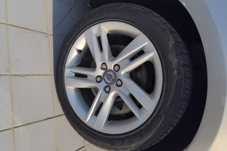 Used Volvo S60 2015 S60L T5 Intelligent Drive Edition Left Front Wheel Hub