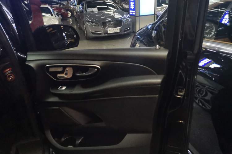 Used Mercedes-Benz V-Class 2018 V 260 Avantgarde Edition China V
