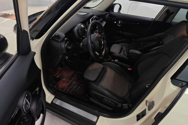 Used MINI MINI 2019 1.5T COOPER Classic Edition Five-Door Version