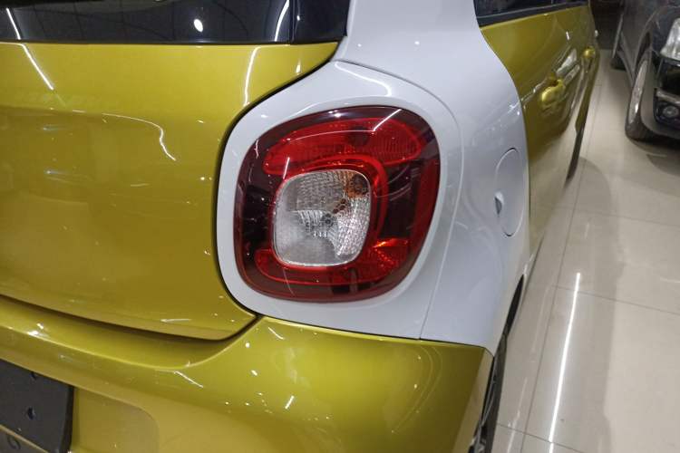 Used smart forfour 2016 1.0L 52 kW Passion Edition
