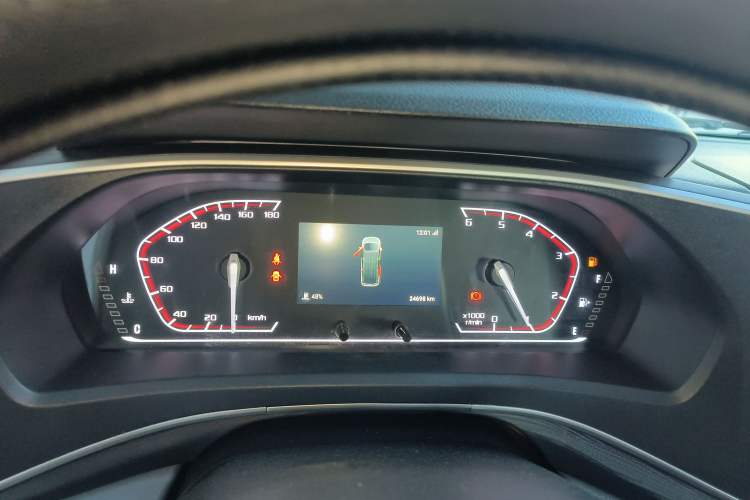 Used SAIC MAXUS Xintu V80 2024 Aoyuntong 6MT Short-Wheelbase Mid-Roof Model 147 Ps 5/6 Seats
