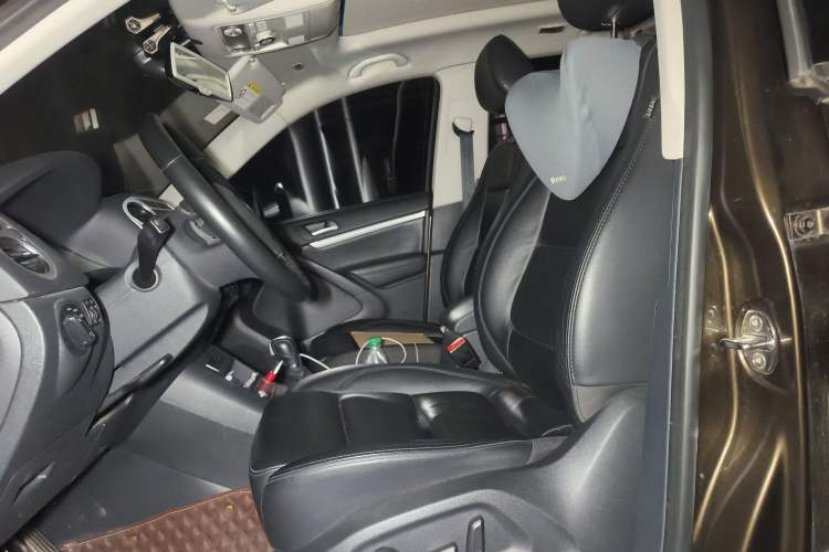 Used Volkswagen Tiguan 2015 2.0 TSI Automatic All-Wheel Drive Luxury Edition Left Front Seat