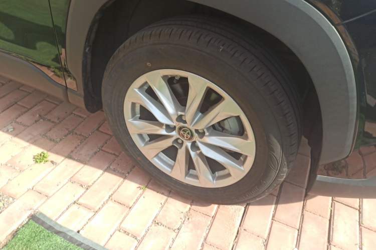 Used Toyota Corolla Cross 2023 2.0L Elite Edition Right Front Wheel Hub