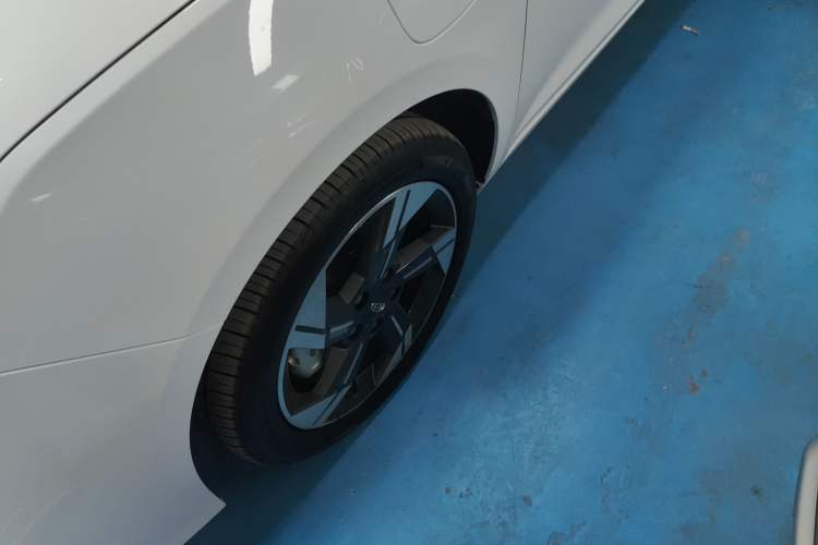 Used Geely Auto Emgrand L HiP 2024 Champion Edition 1.5TD-DHT Pro 100KM Excellence Model