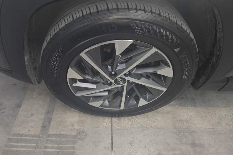 Used Hyundai Tucson 2023 Tucson L 1.5T Automatic Two-Wheel Drive GLX Elite Edition Left Front Wheel Hub