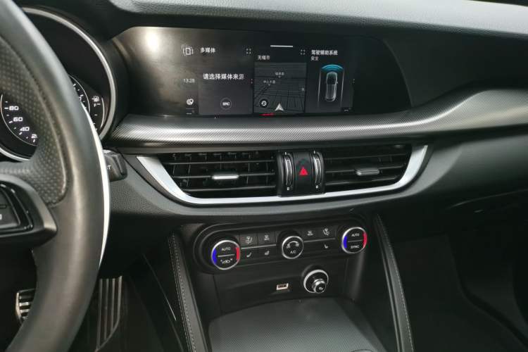 Used Alfa Romeo Stelvio 2022 2.0T 280HP Veloce Track Edition