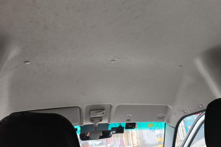 Used Jinbei New Hiace X30L CNG 2023 70L CNG Wealth Edition 6/7-seater Bus Non-Air-Conditioned Model SWCC15M