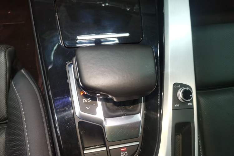 Used Audi A4L 2020 40 TFSI Fashion Dynamic Model Gear Lever