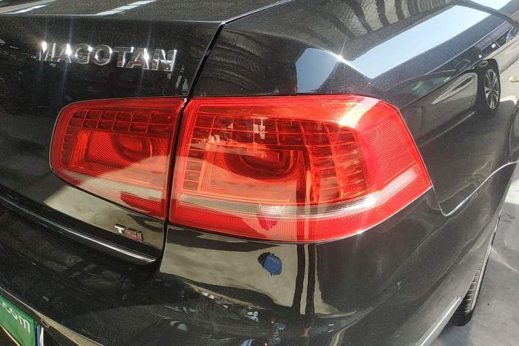 Used Volkswagen Magotan 2015 Facelift 1.8TSI Luxury Model Right Rear Taillight